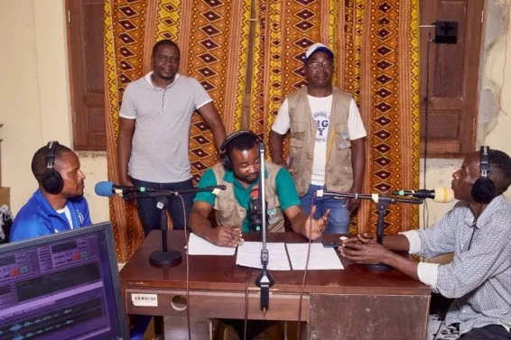 Project partners followed up on communities' suggestions, helping to raise awareness for safe wild meat handling practices via local radio broadcasts and community loudspeakers. Photo by Vivian Anogo / CIFOR-ICRAF